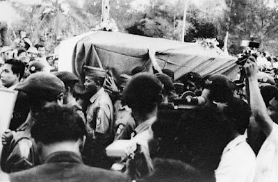 Soekarno dimakamkan di Blitar, 1970 (2) 5 MHM01 F997516
